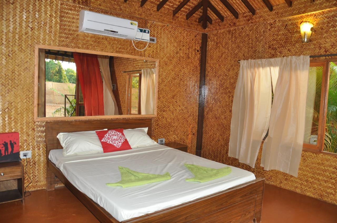 Rock Water Resort Morjim Zimmer foto
