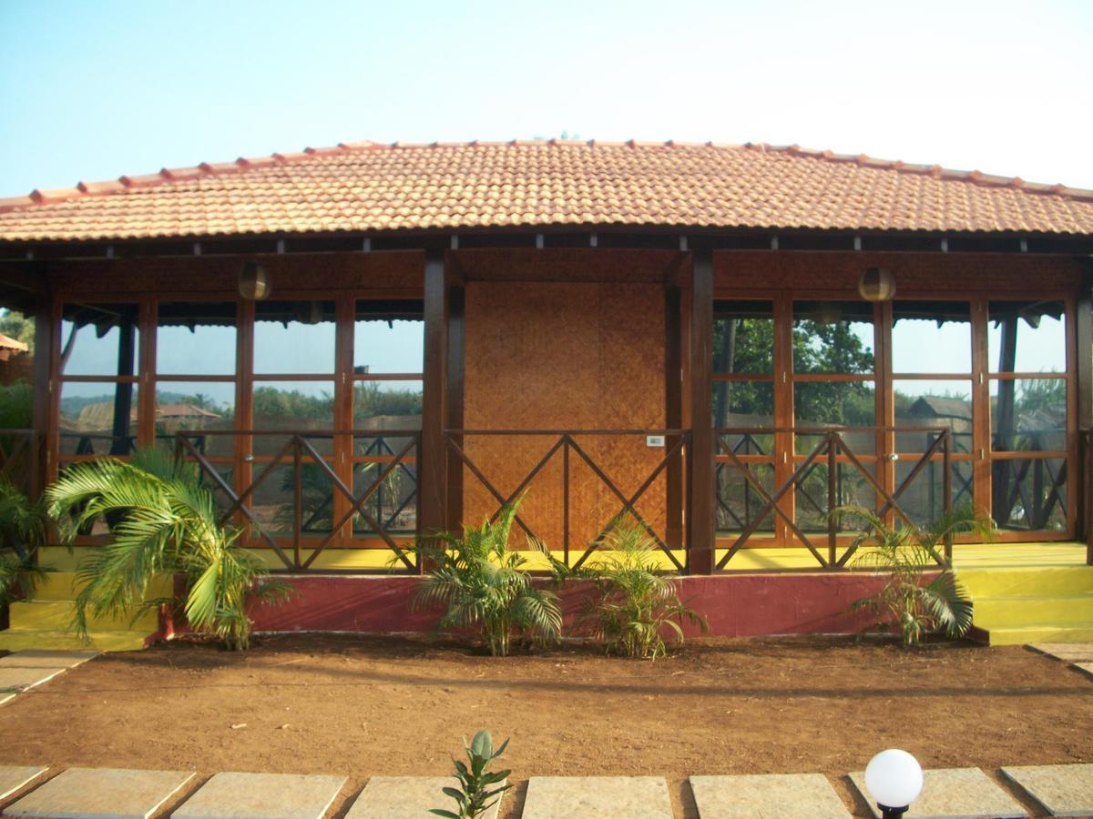 Rock Water Resort Morjim Exterior foto