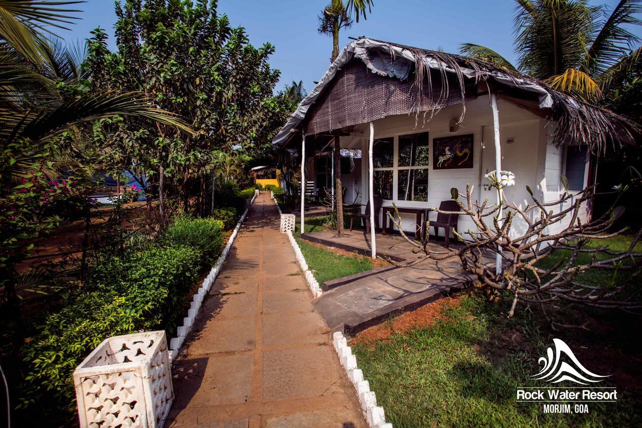 Rock Water Resort Morjim Exterior foto